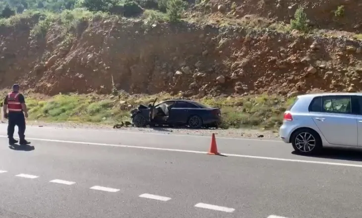 Qafa e Buallit/ Makinat përplasen me njëra tjetrën te Rruga e Arbrit, humb jetën pasagjeri i një prej automjeteve