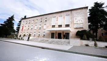 Qeveria dhe bashkitë ‘zhyten’ në borxhe, rriten detyrimet e papaguara