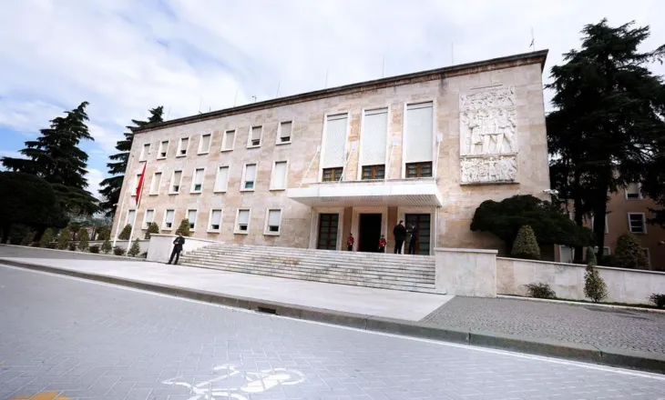 Qeveria dhe bashkitë ‘zhyten’ në borxhe, rriten detyrimet e papaguara