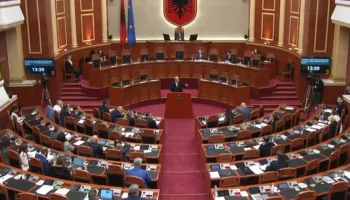 Qeveria mbron bordin e naftës, PD: Taksat mbi karburantët po rëndojnë qytetarët