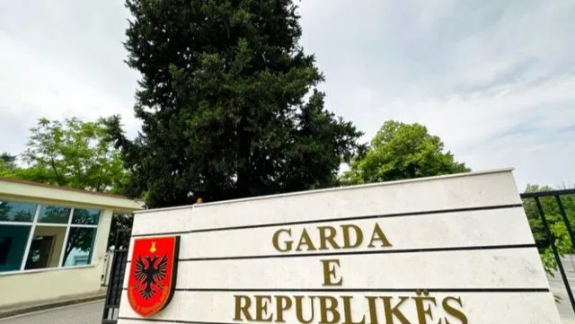 Qeveria ndryshon rregulloren e Gardës së Republikës, lejohet organizimi në sindikata, ndalohet angazhimi politik
