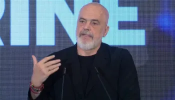 “Qeverisja jonë ishte kalimi nga epoka e gurit dhe drurit në epokën digjitale”/ Rama: Përdorimi i agjentëve të AI për shpejtësi dhe integritet profesional
