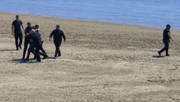 Qytetari rrëmbehet dhe dhunohet nga persona të maskuar, Policia bën sehir dhe godet personin që filmonte