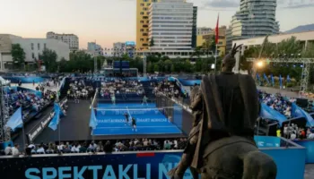 Rama fton qytetarët: Pas finales së Champions League, shijoni spektaklin e padelit në Sheshin Skënderbej