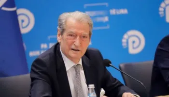 “Rama i plagosur rëndë politikisht, lubia, kryeministrja në hije”/ Berisha: Eshtë tmerri i deputetëve, shkon…