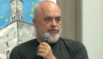 Rama takim me të rinjtë në Gjirokastër: Do plotësojmë shkollat me laboratorët smart!
