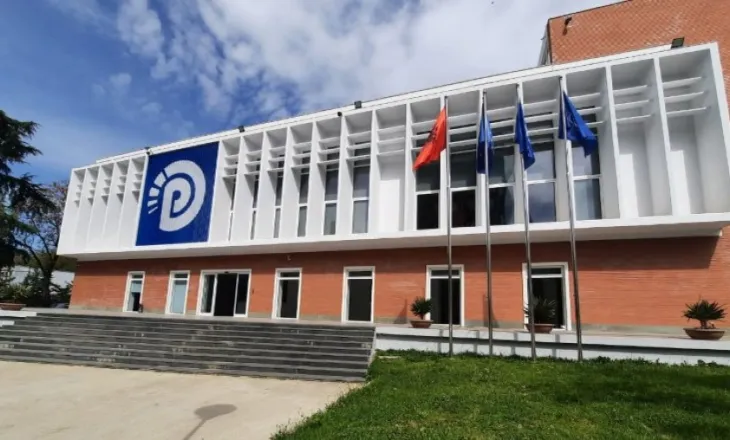 Referendumi i PD/ Hapen qendrat e votimit në të gjithë vendin, votohet për kryetarin