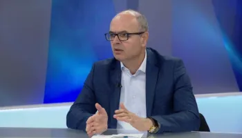 “Republikës iu kafshua trupi”, Petro Koçi shpërthen ashpër ndaj Berishës për zgjedhjet e ’96: Shqipëria ende dridhet..