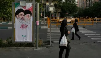 Riali iranian humb më shumë se gjysmën e vlerës së tij