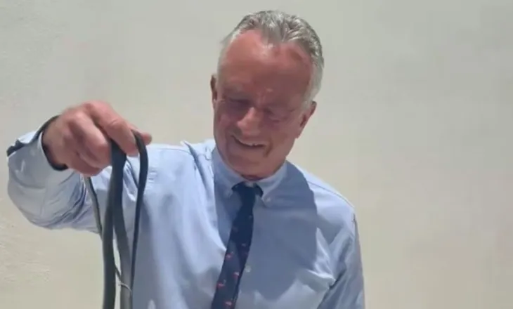 Robert F. Kennedy Jr. kafshohet nga një gjarpër në Florida, videoja bëhet virale
