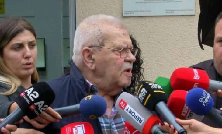 Robert Ndrenika në krah të Veliajt në gjykatë: Ka ndihmuar artistët dhe teatrin, çfarë i ka mbetur nga burgu e bëj unë