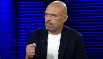 “Robt duhet të puthin Salën, Agronin, ose edhe vetë Ols Dadon, por jo të tjerët se është turp”, ironia e Manjanit për sulmet ndaj Ndrenikës