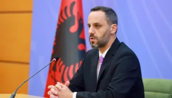 “Rojet private nuk kanë asnjë të drejtë të përdorin forcë ndaj askujt”/ Situata në Zvërnec, reagon Lamallari: E papranueshme indiferenca e policisë së pranishme në vend