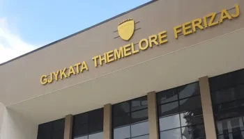Rrahu dhe keqtrajtoi fëmijët në një kopsht në Ferizaj, edukatorja dënohet me 11 vite burg