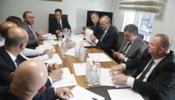 Rregullorja e re e Kuvendit, pikat ku ndahen PS dhe PD! Debate mes socialistëve