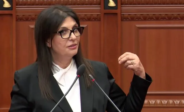 “Rrush e kumbulla”, Topalli shpërthen në Kuvend: “Porta e Alpeve” po kthehet në derë për klientët e qeverisë