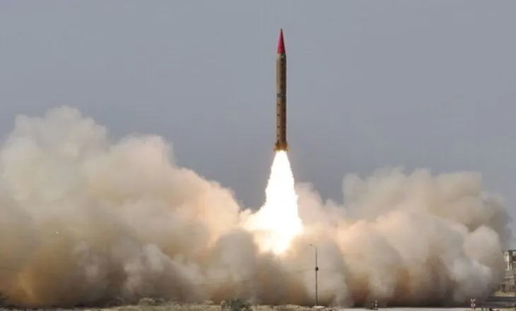 Rusia fillon testimin e raketave me kapacitet bërthamor