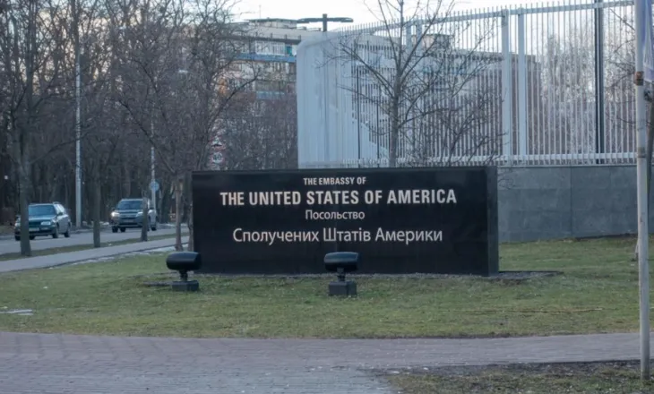 Rusia paralajmëron sulme në Kiev, SHBA sfidon Moskën: Ambasada jonë nuk mbyllet