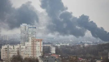 Rusia vijon sulmet ndaj Ukrainës edhe gjatë armëpushimit të ndërmjetësuar nga SHBA, humbin jetën 3 persona