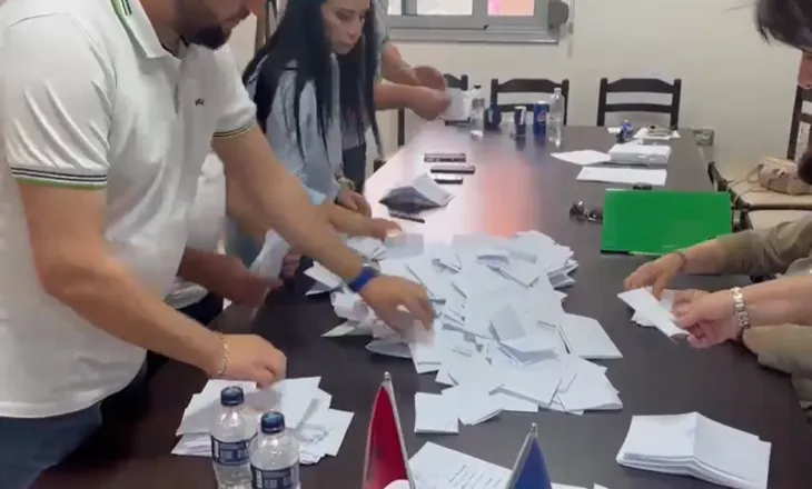 Sali Berisha i vetëm në garë për PD-në, mbyllet numërimi në disa degë, ja sa demokratë kanë votuar
