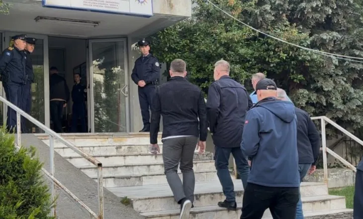 Sami Lushtaku thirret në polici për sulmit ndaj Hysni Mehanit/ Qytetarët mblidhen në mbështetje të tij
