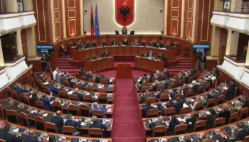 Seanca maratonë, PS voton me 85 vota pro aktin normativ për akcizën e karburanteve. Genta Tafa merr 83 vota si Komisionere për Mbrojtjen nga Diskriminimi