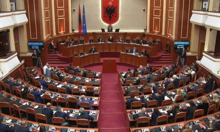 Seanca maratonë, PS voton me 85 vota pro aktin normativ për akcizën e karburanteve. Genta Tafa merr 83 vota si Komisionere për Mbrojtjen nga Diskriminimi