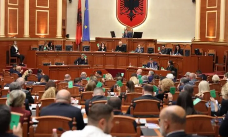 Seancë maratonë në Kuvend, Rama shkon pas mesnate për votimin! Miratohen disa projektligje (VIDEO)