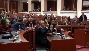 Seancë plenare në Kuvend, shtyhen 2 interpelancat drejtuar Ramës dhe Lamallarit
