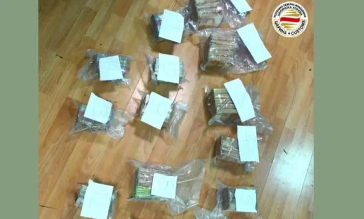 Sekuestrohen gjysmë milionë euro në Maqedoninë e Veriut, minibusi udhëtonte drejt Tiranës! Arrestohet shoferi