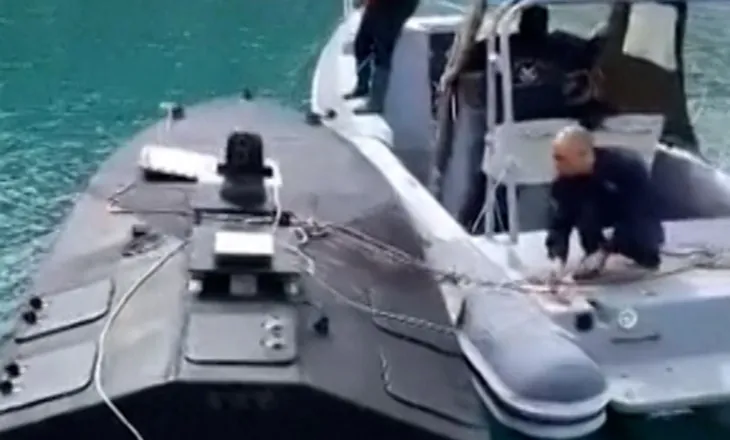 Sekuestrohet në Greqi një anije misterioze me dronë dhe eksplozivë të prodhuar në Ukrainë, policia nis hetimet
