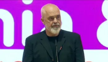 ‘S’është për të qeshur’! Rama me të rinjtë në Elbasan: Mund të punoni në çdo vend të botës, financim 15-45 mijë euro