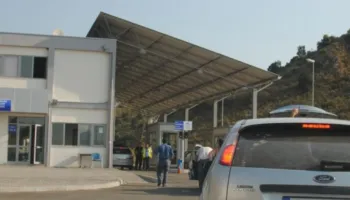 Sezoni turistik në prag, pala greke zgjat orarin për kalimet në pikën kufitare të Qafë Botës