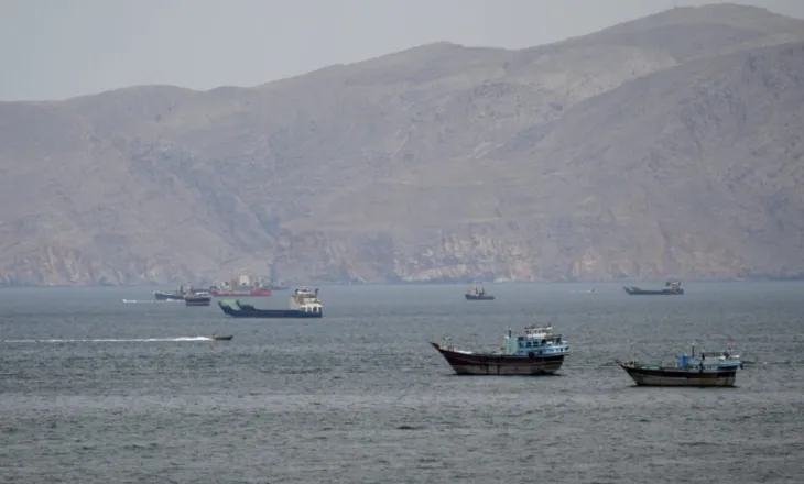 SHBA bllokon 42 anije me naftë në Ngushticën e Hormuzit, mbi 6 milionë dollarë humbje për Iranin