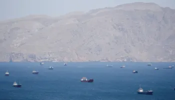 SHBA-ja nis shoqërimin e anijeve në Hormuz, Irani paralajmëron për shkelje të armëpushimit