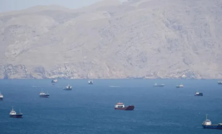 SHBA paralajmëron sërish kompanitë detare për Ngushticën e Hormuzit: Nëse i paguani tarifa Iranit do të sanksionoheni