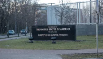 SHBA sfidon paralajmërimet e Rusisë: Ambasada amerikane në Kiev do të qëndrojë e hapur