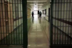 Sherr në burgun e Vlorës/ Dhunohet rëndë brenda qelisë, biznesmeni i ndërtimit, Eduard Alikaj