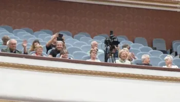 Shikuesit e veçantë në Kuvend, ish-ministra, ish-deputetë e eurodeputetë austriakë ndjekin seancën