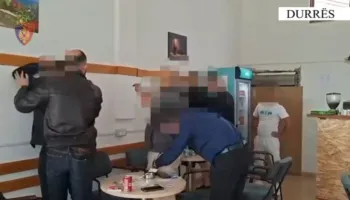 Shisnin lëndë narkotike në afërsi të shkollave, 9 të arrestuar dhe 3 në kërkim në Durrës