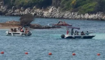 Shkeli zonën kufizuese, gjobitet me 500 mijë lekë pronari i skafit në Ksamil
