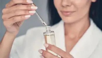 Shkenca që qëndron pas serumeve të vitaminës C: A funksionojnë ato vërtet?