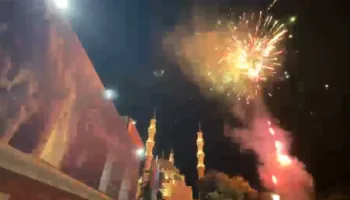 Shpërthen festa te selia e PD pas rikonfirmimit të Berishës, hidhen dhjetëra fishekzjarrë