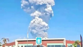 Shpërthen vullkani në Indonezi, 3 të vdekur dhe 20 të zhdukur