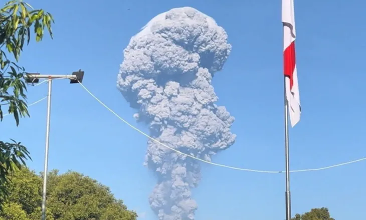 Shpërthimi i vullkanit në Indonezi, 3 të vdekur, shpëtohen 15 alpinistët (VIDEO)
