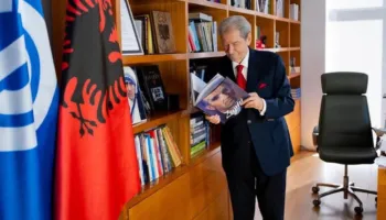 “Shpirti i mafias u kap si laraska”! Sërish në krye të PD, Berisha: Partia jonë i zgjedh drejtuesit bazuar në demokraci
