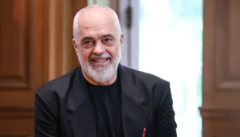 “Shqipëria mund të mos e zgjasë marrëveshjen për refugjatët me Italinë”/ Pas deklaratës së ministrit Hoxha, reagon Rama: Do të vazhdojë për aq kohë sa vendi fqinj do të dojë