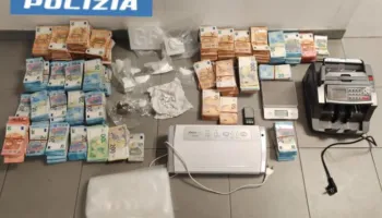 Shqiptari kapet me gjysmë milioni euro cash dhe kokainë në furgon! Përplas patrullën e policisë, ndalohet dhe gruaja…