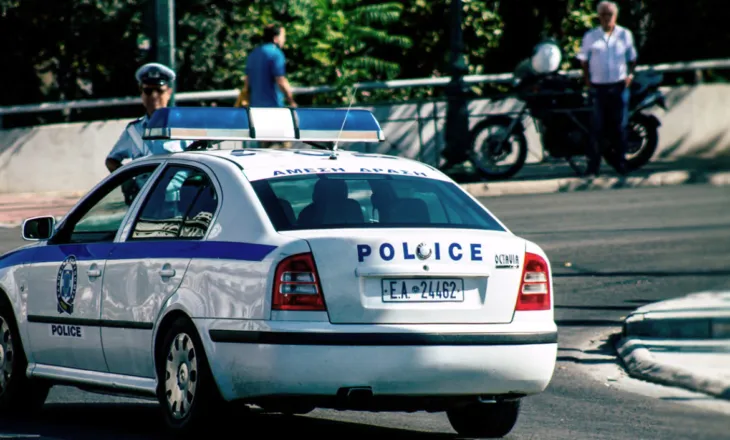 Shqiptari në Greqi i ngacmoi seksualisht partneren, bullgari e bën për spital