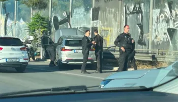 Shqiptari plagos me armë pakistanezin, ndjekje si në filma rrugëve të Athinës, 3 në pranga